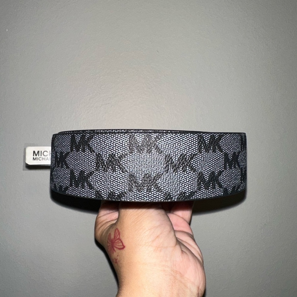 Michael Kors - Picture 2 of 4